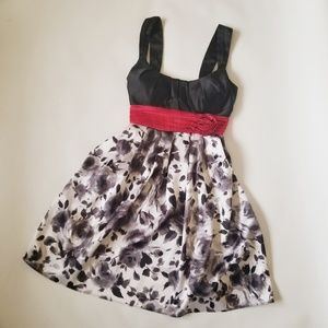 City Triangles Cocktail Dress Junior 7 Empire fit